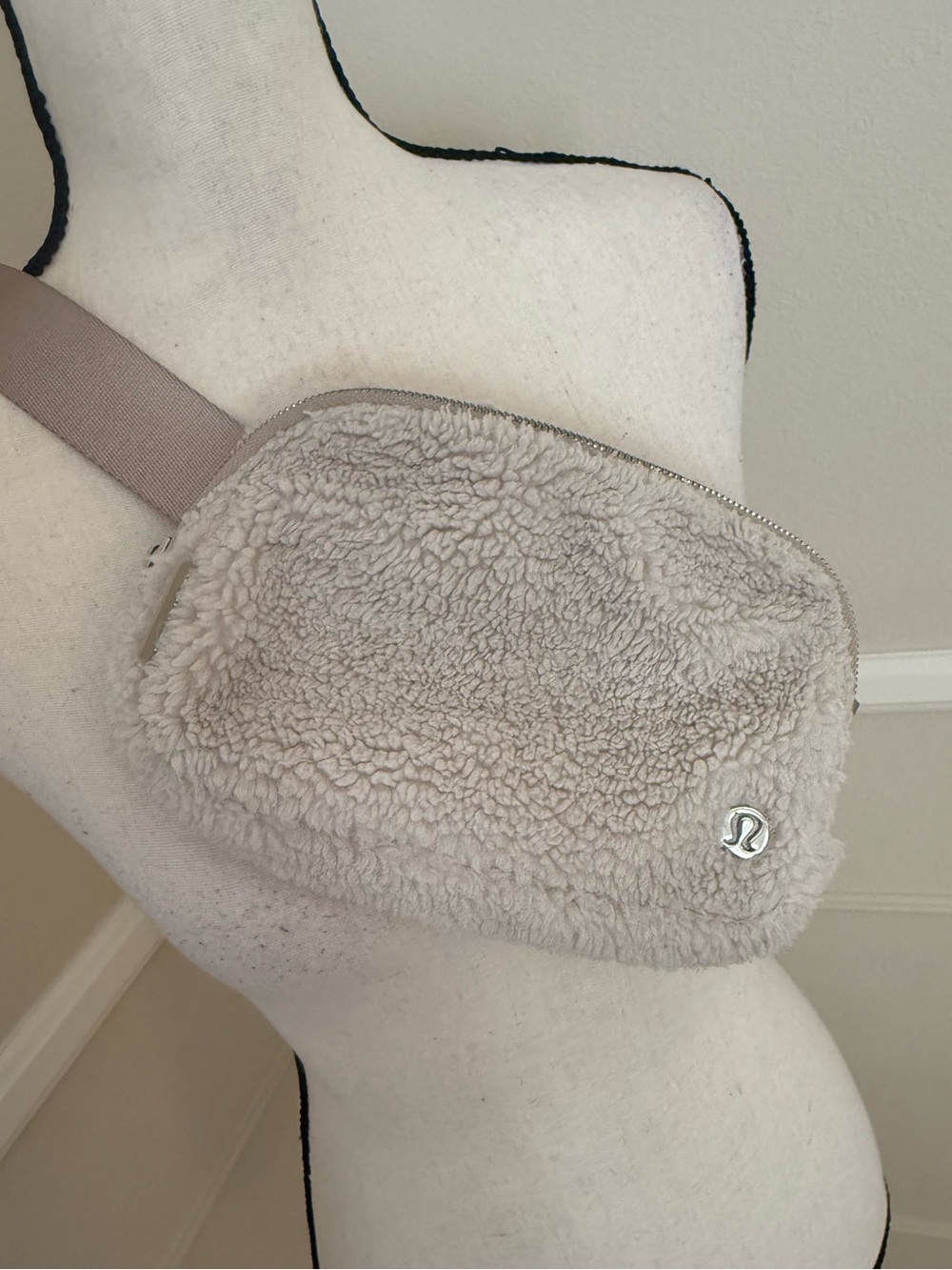 Everywhere Belt Bag in Plush Fleece - Picture 2 of 11